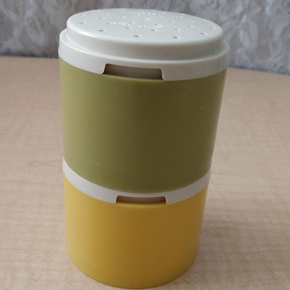 Vtg Tupperware Stackable Salt & Pepper Shakers - Picture 5 of 7